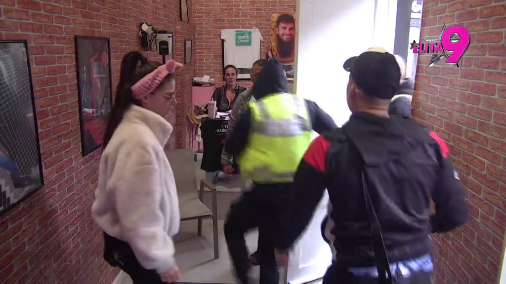 OBEZBEĐENJE OPKOLILO RADIO: Bora brutalno zaratio sa Anastasijom i Muratom, pa rešio da je RASKRINKA: ZADOVOLJAVALA ME JE, A JA SAM JOJ... (VIDEO)