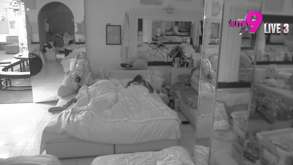 Sprema mu se šut karta? Anita besna kao ris na Luku, popio novu korpu za laku noć! (VIDEO)