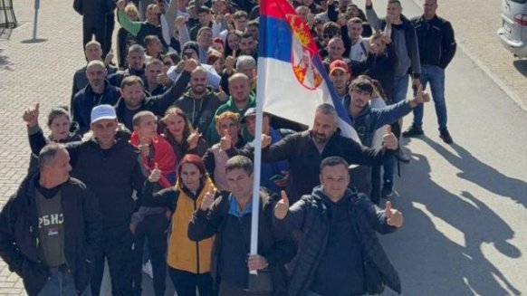 KORAK PO KORAK DO NOVOG SADA! Mladi nakon provedene noći u Futogu, ponovo na putu ka VELIKOM SKUPU PODRŠKE VUČIĆU! (FOTO)