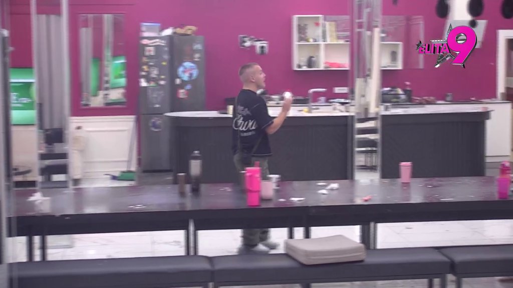 LETI PERJE: Aneli i Dača svađom zatresli zidove Bele kuće, skala netrpeljivosti EKSPLODIRALA! (VIDEO)