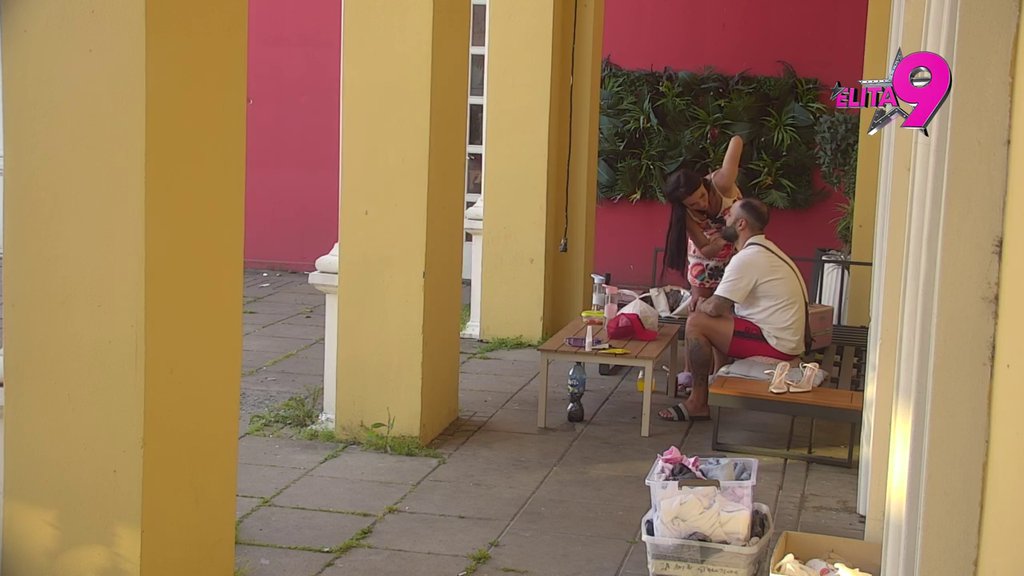 Upisaćemo je na solfeđo i plivanje, znaće sa sedam godina da pere veš: Luka popuje Aniti o budućoj ćerki, ona se usprotivila, pa je šokirao odgovorom! (VIDEO)
