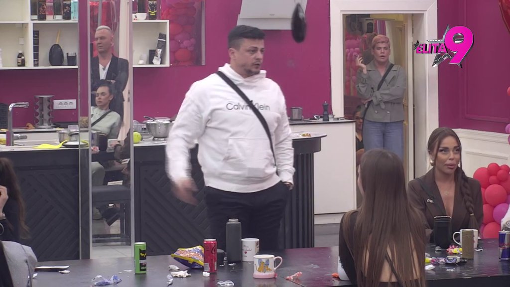 Haos na sve strane! Sofija jedva čeka da naplati sve Dušici i Anastasiji, ona zaplakala: Kajem se zbog odnosa sa Borom, obrukala sam porodicu (VIDEO)