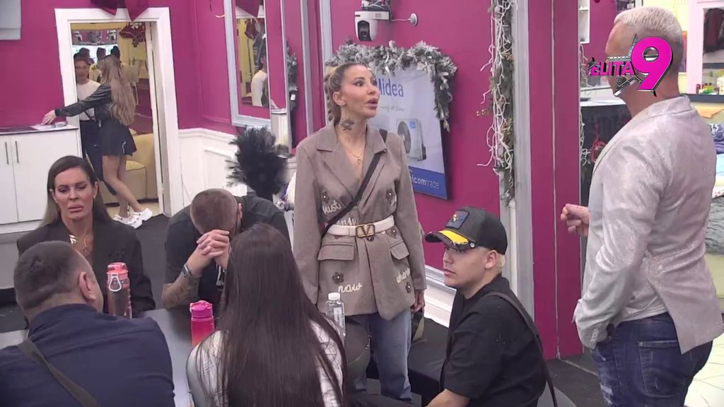 Pukao joj film: Aneli unakazila Hanu, iznela gnusne optužbe na račun njene porodice! HAOS! (VIDEO)