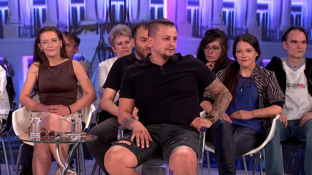 NAGLI PREKID EMISIJE! Munja uleteo u studio i doneo poklone za goste, gledateljka nahvalila Poršelinu: Ti si mi NAJBOLJA! (VIDEO)