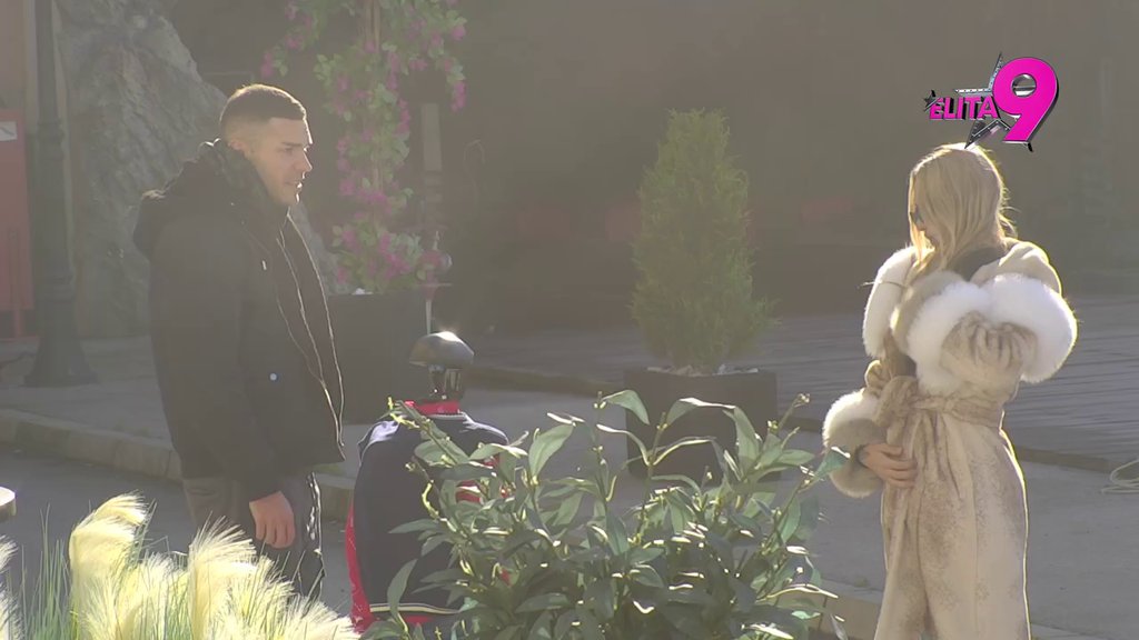 SPREMAM TI IZNENAĐENJE! Anđelo oduševljen zbog Anelinog postupka, pao ROMANTIČNI ZAGRLJAJ! (VIDEO)