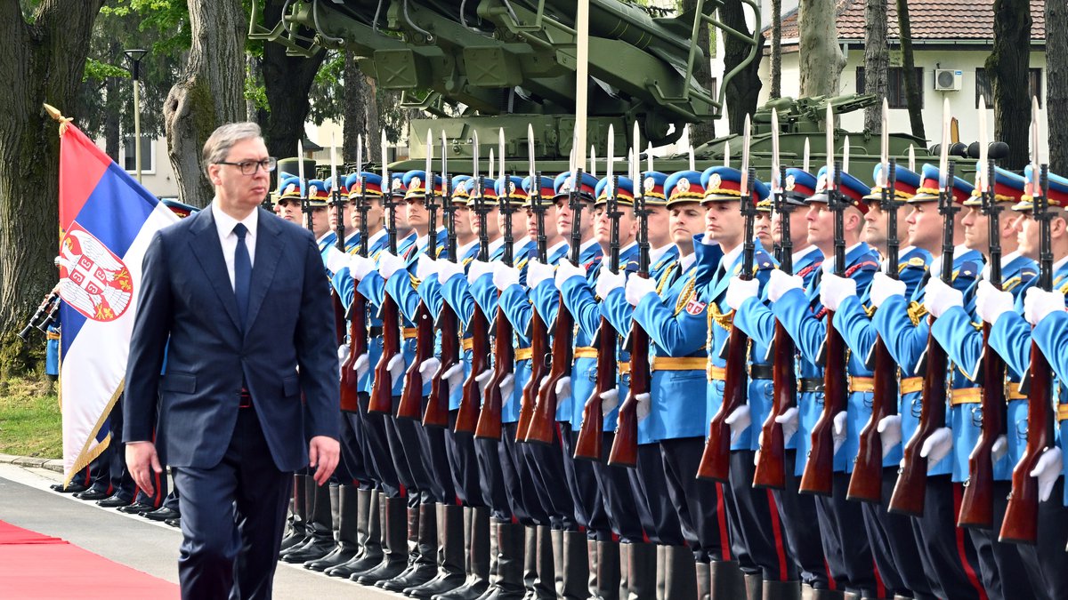 MOĆNA PORUKA PREDSEDNIKA SRBIJE! Vučić: Naš izbor je slobodna i jaka Srbija, sami ćemo da čuvamo svoje nebo i zemlju! (FOTO)