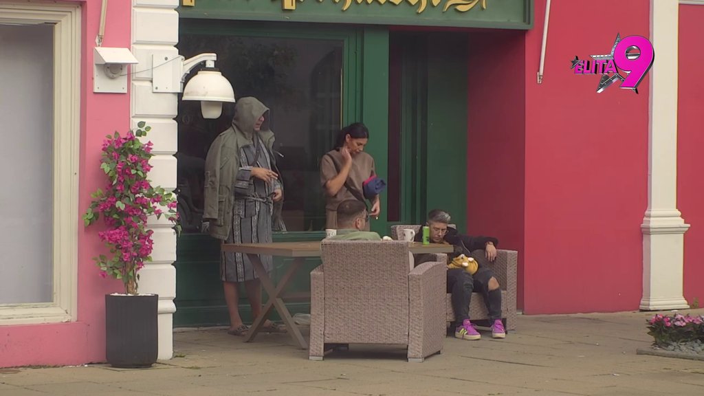 Danas joj je najtužniji dan! Tačno devet meseci je prošlo otkako je Matoroj preminula majka, potpuno utučena sedi ispred paba (VIDEO)