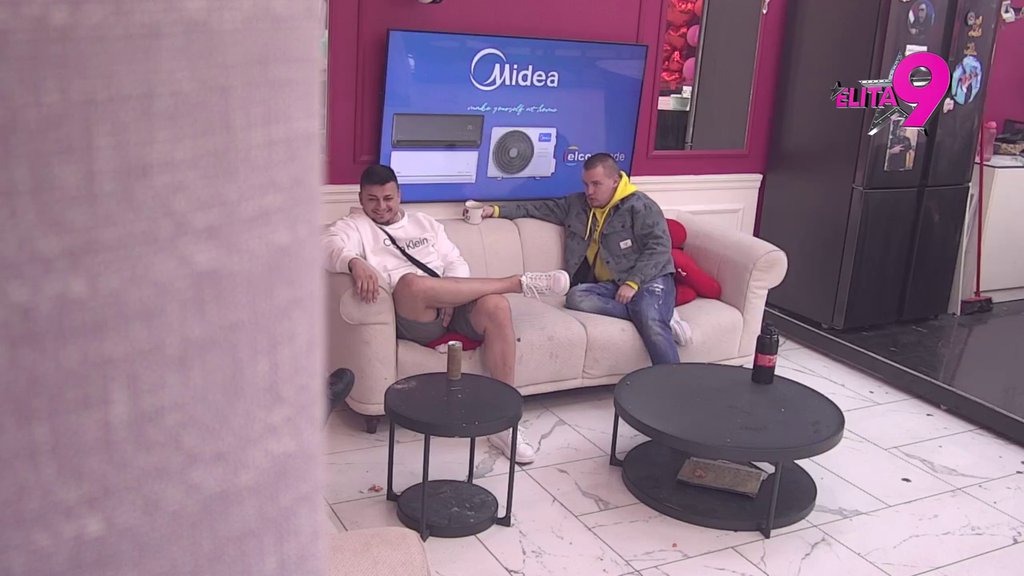 Stanija nije bomba kao na Instagramu! Asmin krenuo sa ponižavanjem bivše, pa indirektno priznao da je prevario! (VIDEO)