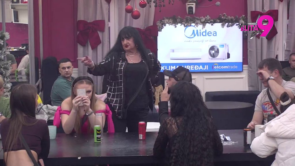 Bog ti dao lepotu i ništa drugo! Boginja jednim potezom zalepila Anitu za dno, Advokatica održala bukvicu Luki: Biću uz tebe, ali ne po svaku cenu(VIDEO)