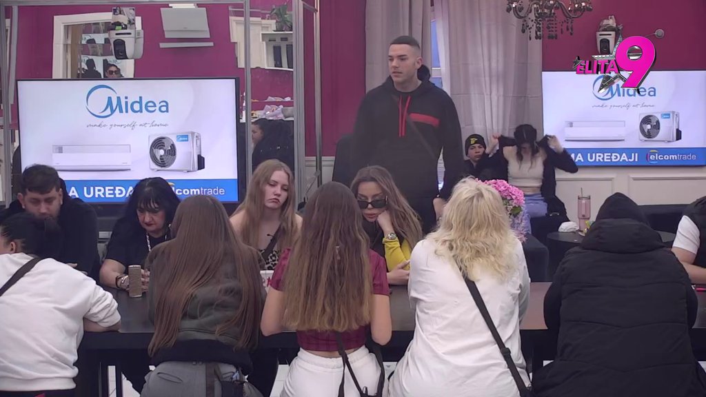 JEZIKOM SEČE KAO MAČEM: Uroš Stanić osuo drvlje i kamenje po Mileni Kačavendi, pa raspalio rafal po Asminu: MENJA MIŠLJENJE KAO ČARAPE! (VIDEO)