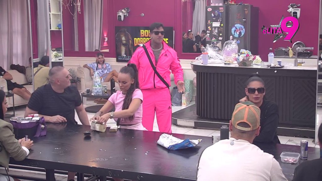 GADI MI SE TVOJE PONAŠANJE: Uroš duboko udahnuo, pa otkrio da mu je Bora pao u očima za sva vremena: ODLJUBIO SAM SE U TEBE! (VIDEO)