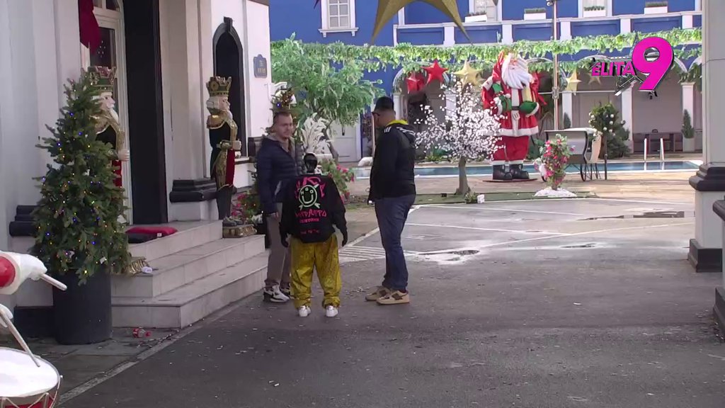 IDE LINIJOM MANJEG OTPORA?! Aneli negira da je ljuta na Jovanu, Dača tvrdi da se Cvijanovićeva poverila cimerima o emocijama prema Asminu: BILA BI SA NJIM, ALI NEĆE ZBOG MAJE! (VIDEO)