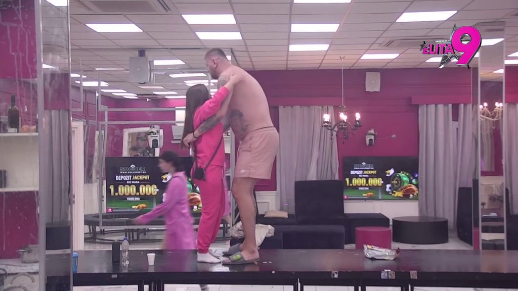 EMOCIJE ISPLIVALE NA POVRŠINU! Janjuš zaplesao sa bivšom partnerkom, evo koja pesma ga je pogodila (VIDEO)