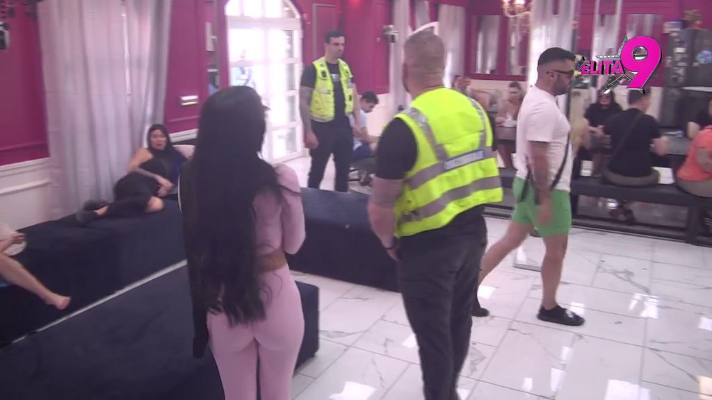 Koristiš penziju pokojnog tate da preživiš! Alibaba iznosi prljav veš o Staniji, ona mu udarila na POTENCIJU: Iz gaća sam te istresla, sve sam ti PARE UZELA! (VIDEO)