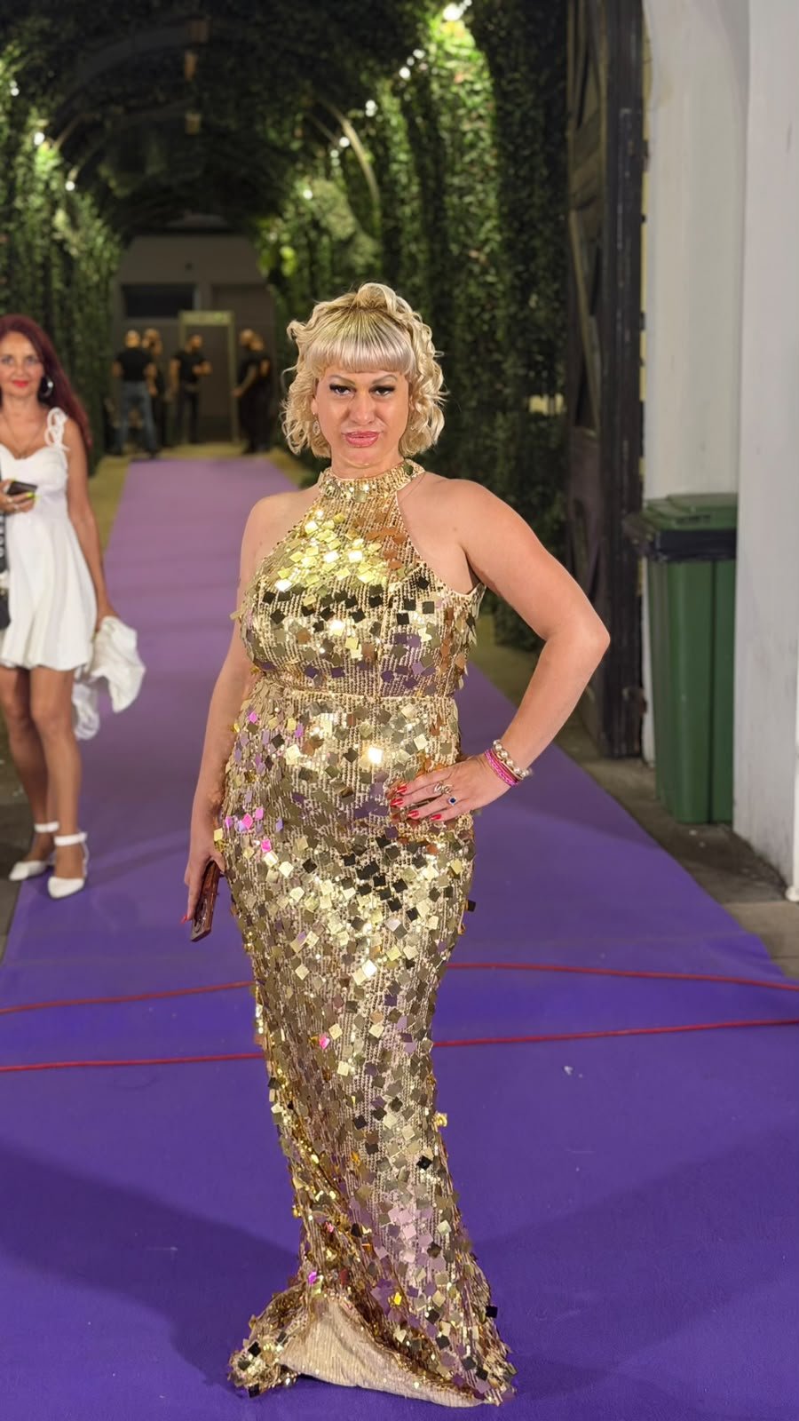U stilu svetske dive: Bojana Barbi zasijala na žurki povodom završetka 'Elite 9', njen stajling sve očarao! (FOTO)