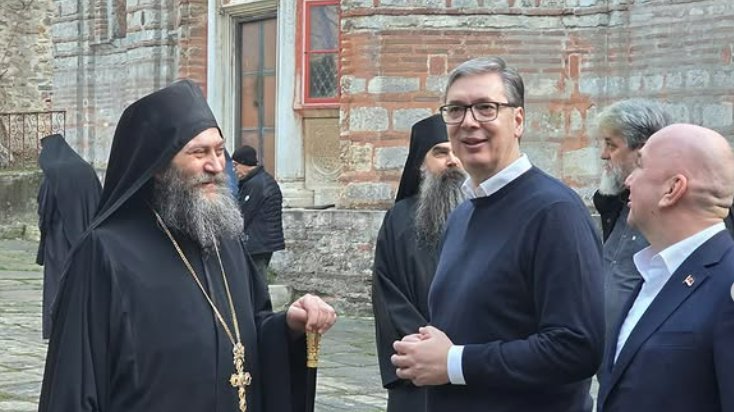 'MIR BOŽJI - HRISTOS SE RODI' Vučić objavio MOĆAN video snimak: Božić nas inspiriše da otvorimo svoja srca, pronađemo snagu jedni u drugima i zajedno