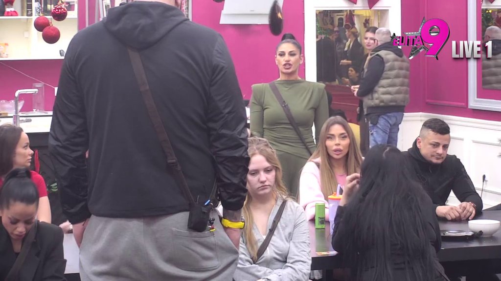 Pomrsila im konce: Kačavenda narušila prijateljstvo Jakšićke i Ilije Pečenice, nova drama trese Belu kuću! (VIDEO)