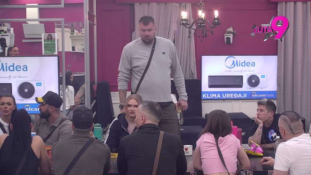 Dopisivala si se sa bivšim momkom: Janjuš natrljao Aneli prošlost na nos, ubeđen da hoće da napravi žrtvu od sebe preko Anitine trudnoće (VIDEO)