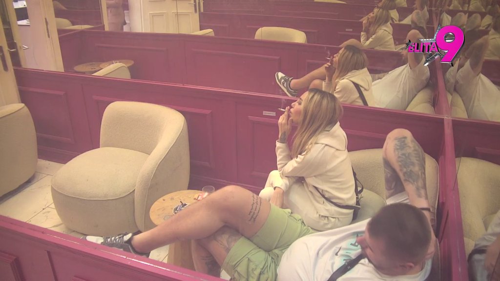 Pukla ga sujeta?! Janjuš pokušava da zavrti Aneli, ona ga oduvala: Popušio si cigaretu, VOZI (VIDEO)