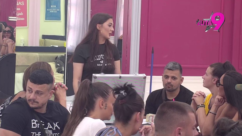 Moj otac to neće prihvatiti, sramota me je da se suočim sa porodicom! Anastasija pogazila ljubav sa Borom, on pred svima RASKINUO S NJOM! (VIDEO)