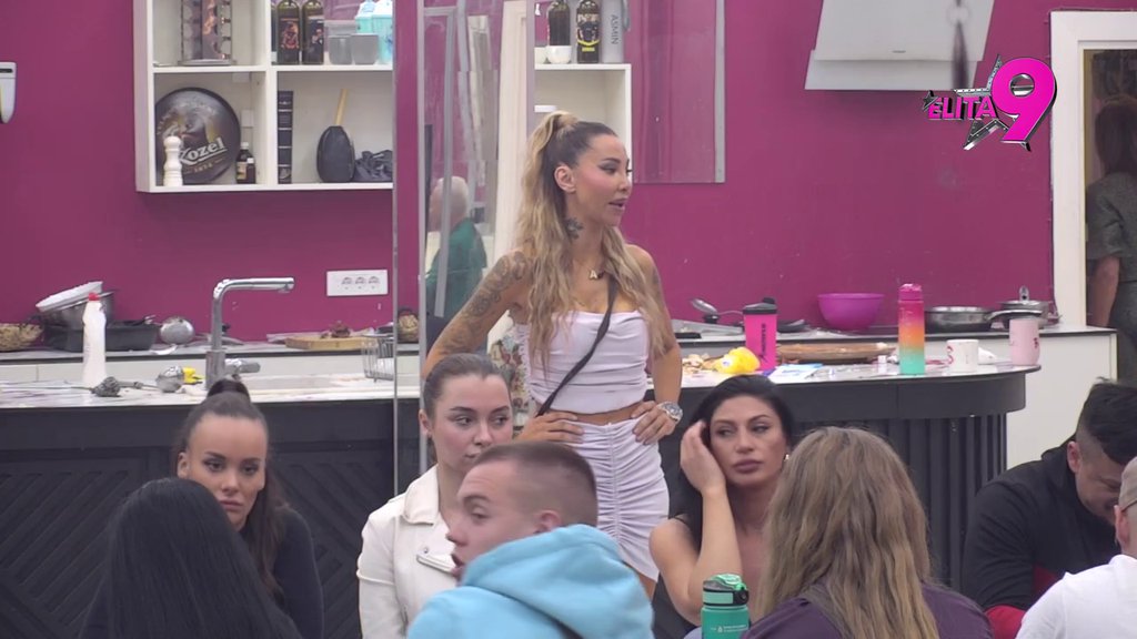 Gde ima dima, ima i vatre! Učesnici sve bliži tome da Kačavenda i Maja ne mogu očima da se gledaju: Ovde nije poenta da se ona... (VIDEO)