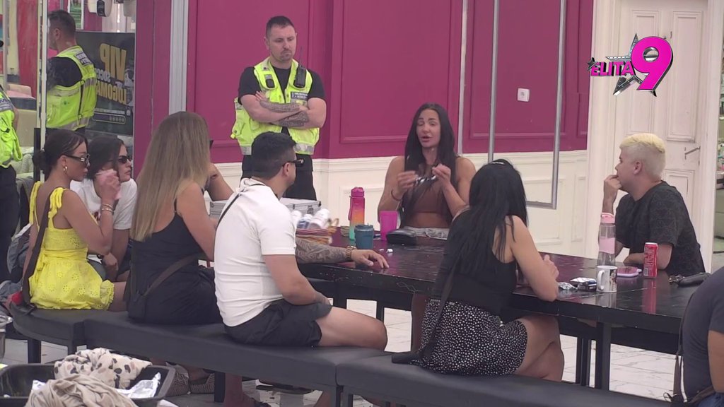 Klošarke, džukele, zato se i slažete! Dušica dobila Jakšićkinu podršku, pa zajedničkim snagama zagrmele na Kačavendu! (VIDEO)