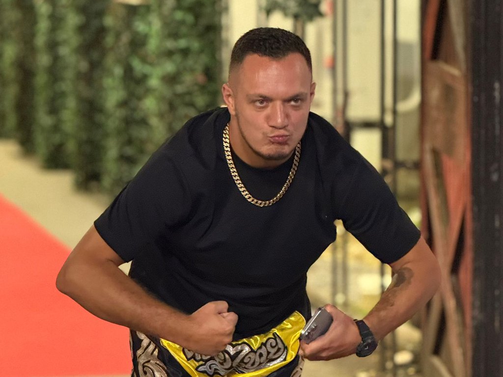 GASTOZ EKSKLUZIVNO ZA PINK.RS! Pobednik Elite priznao ko mu je najveće razočarenje, otkrio da li je U VEZI sa Anđelom, spomenuo Velišu i opleo po Pavlu Jovanoviću: KUPIO BIH MU CIPELE (VIDEO)