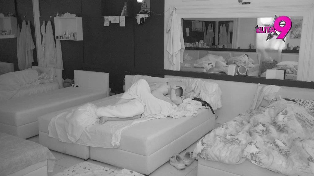 Novi par u Eliti! Mina Vrbaški ima novog dečka: Pogledajte vrelu akciju u krevetu, Terza NA APARATIMA (VIDEO)