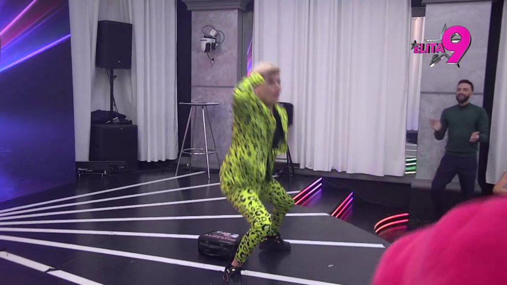 NOĆ PUNA OSMEHA, A ONDA I SUZA! Učesnici pokazali talente za glumu, pevanje i ples, oni su proglašeni za najbolje PERFORMERE, a onda je ovaj učesnik zauvek napustio Elitu!