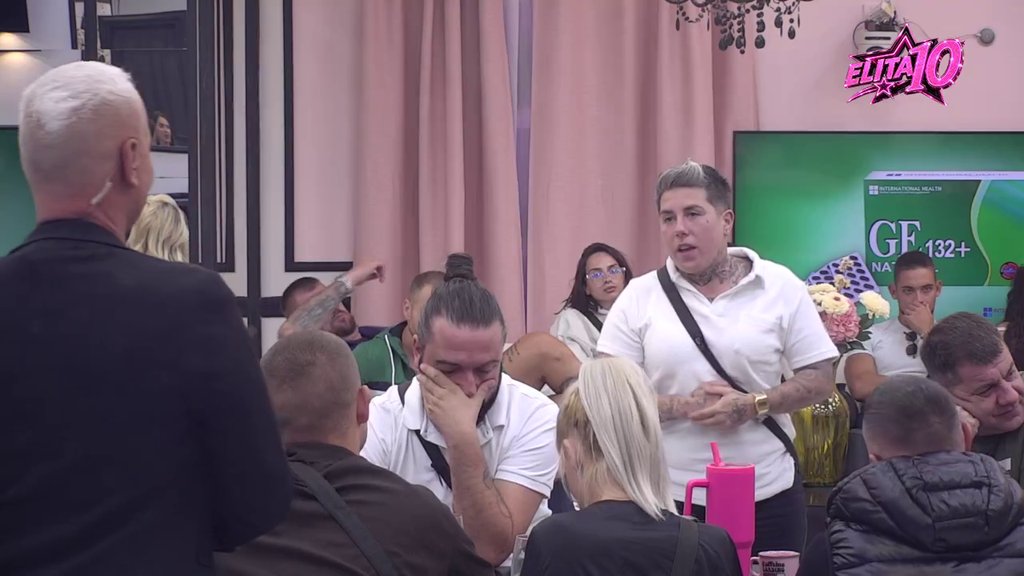 Želi distancu: Matora priznala da joj je bilo neprijatno dok joj se Laura udvarala, pa rešila da prekine druženje sa njom! (VIDEO)
