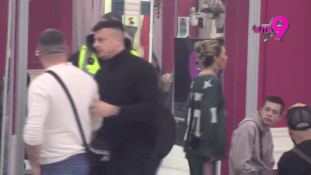 Obezbeđenje preplavilo kuću! Haos Aneli i Asmina trese sve: Skandalnozni detalji iz njihovih života izlaze na površinu (VIDEO)