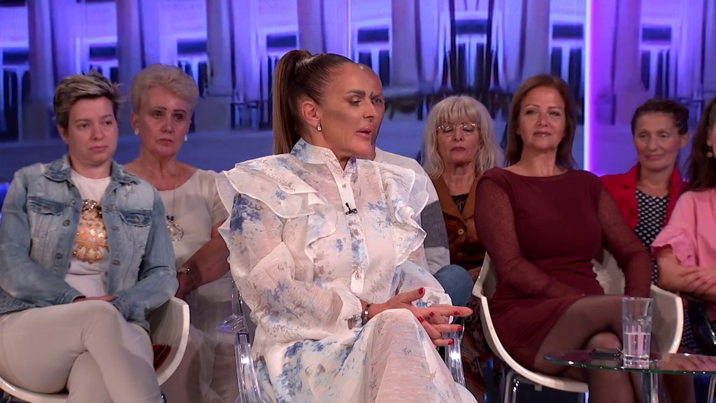 Dva raspala i glupa paćenika: Kačavenda oplela po veridbi Aneli i Luke, misli da od te ljubavi nema ništa! (VIDEO)
