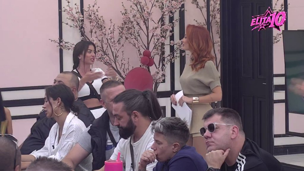 Uplašila se da ću nešto sa Carem: Glorija provalila da Aneli ne može očima da je gleda! (VIDEO)