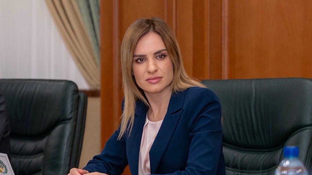 VLADA USVOJILA PREDLOG ZAKONA RODITELJ-NEGOVATELJ! Oglasila se ministarka Stamenkovski - Istorijski dan za socijalnu zaštitu