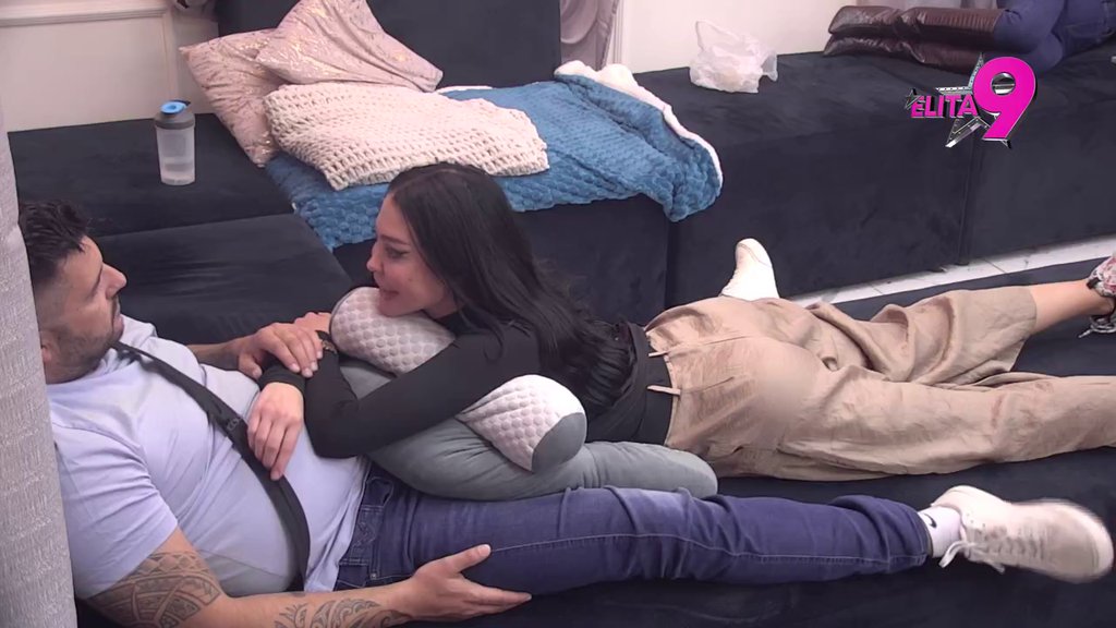 Dobio amneziju na Majine vrele akcije sa Đukićem: Asmin pokušava da skine etiketu 'utorak devojke' Marinkovićevoj preko Aneli, ali neuspešno (VIDEO)