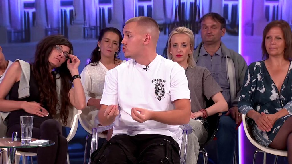 NIJE BILO STRASTI, TO JE SUVI RIJALITI: Dača urnisao Anđelu i Gastoza, a Kačavenda ih zakucala za dno! Nikako ne mogu da poveruju u njihovu ljubav! ONAKVE JE UVREDE TOLERISALA... (VIDEO)