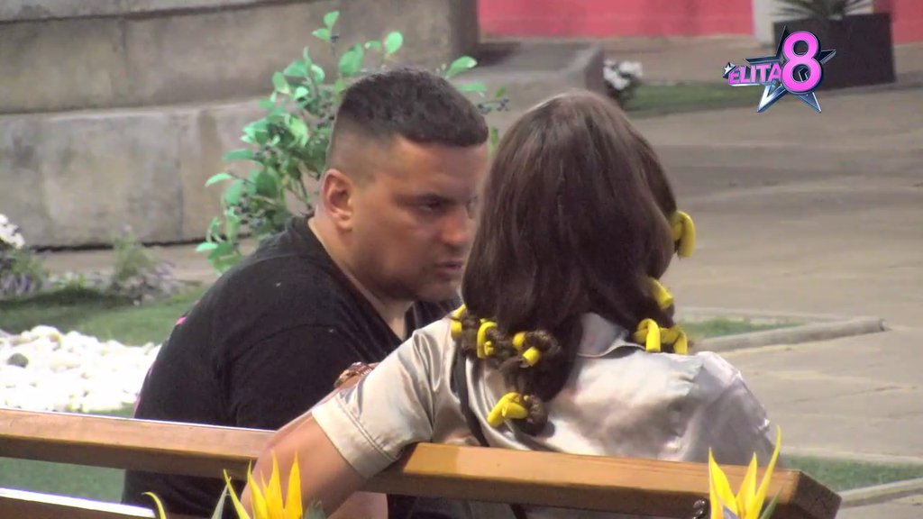 DUGME JE PROBLEM: Bebica kritikuje Teodoru na račun oblačenja, ona priznala da je guši njegovo prisustvo! (VIDEO)