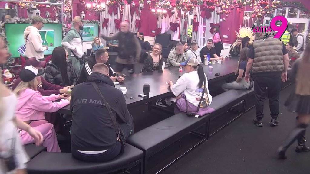 OBEZBEĐENJE ULETELO U BELU KUĆU! Lete čaše oko crnog stola, ADVOKATICA GAĐA LUKU! (VIDEO)