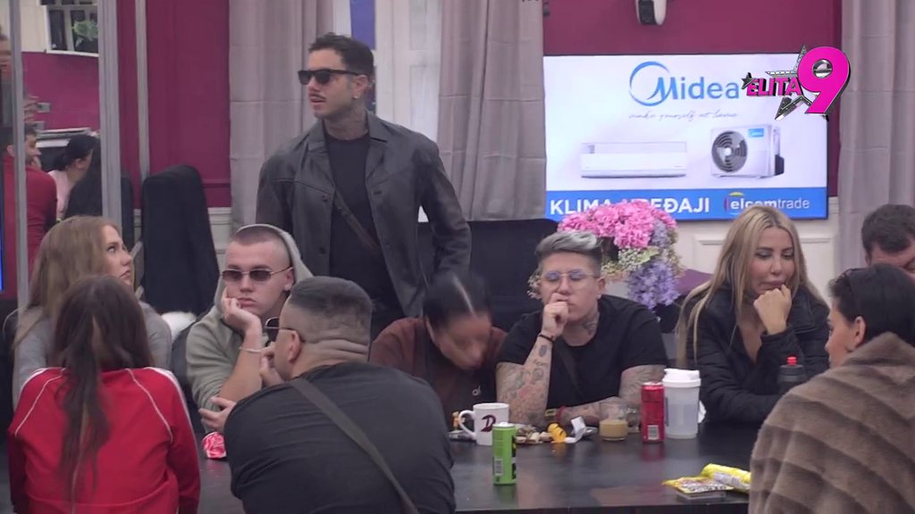 BIVŠA, DOBRO RAZMISLI! Janjuš se pred svima obratio Aneli, ona prebledela kao krpa, ovo nije slutila (VIDEO)