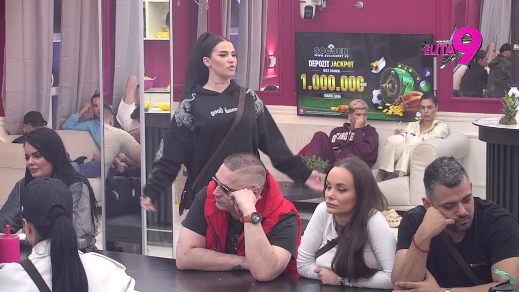 ŠOKIRANA: Sandra provalila Boginju, ubeđena da joj smetaju sve devojke koje su oko Đukića (VIDEO)