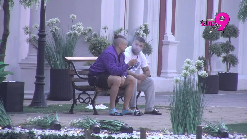 Nemoj da mi se obraća: Asmin dotrčao do Terze, stao na njegovu stranu, pa priznao: Ja navijam za tebe, neću ni sa kim više da se družim! (VIDEO)