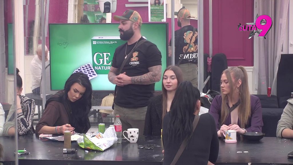 Karambol Jakšićke i Luke usijao Belu kuću! Ori se crnim stolom, optužbe pljušte kao lude: Pričaj o tome što si se je*ala u Italiji! (VIDEO)