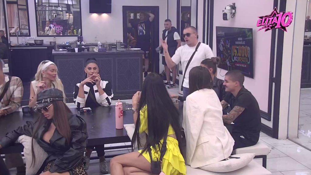 Apsolutno sam nenormalna, ali udavale su se i gore! Đukić se još jednom napravio lud na Laurina poniženja, učesnici je stavili na STUB SRAMA (VIDEO)