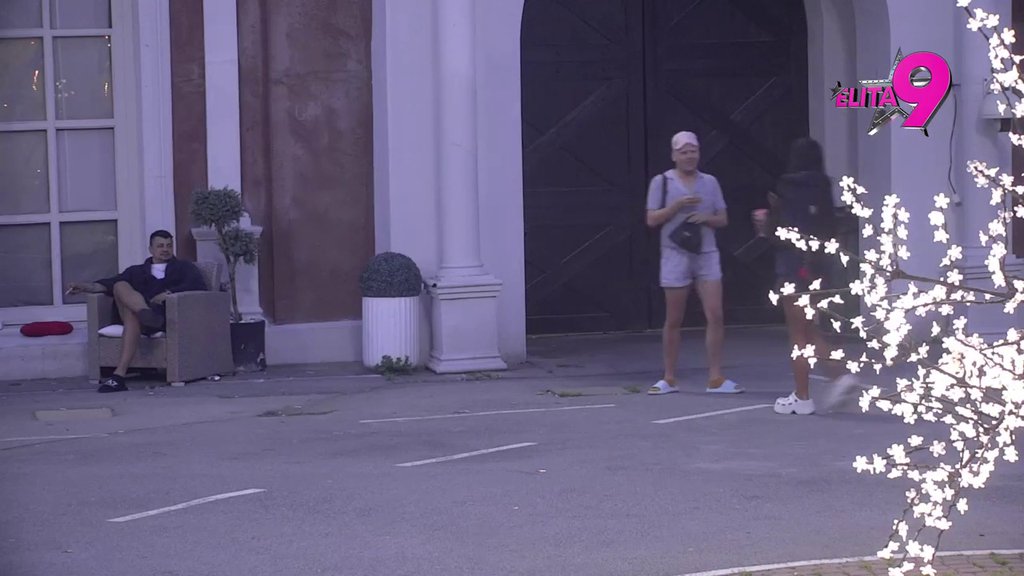 Tačno zna za koju novčanicu šta radi! Uroš briše patos sa Sofijom, ona pokušala da prebaci na sprdnju: Terza i ja smo Boni i Klajd! (VIDEO)