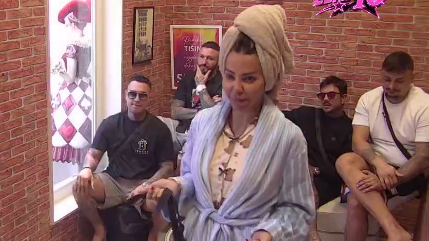 SVAKI MOJ KORAK TEBE ZANIMA: Aneli žestoko isprozivala bivšeg! Ne prestaje da besni! (VIDEO)