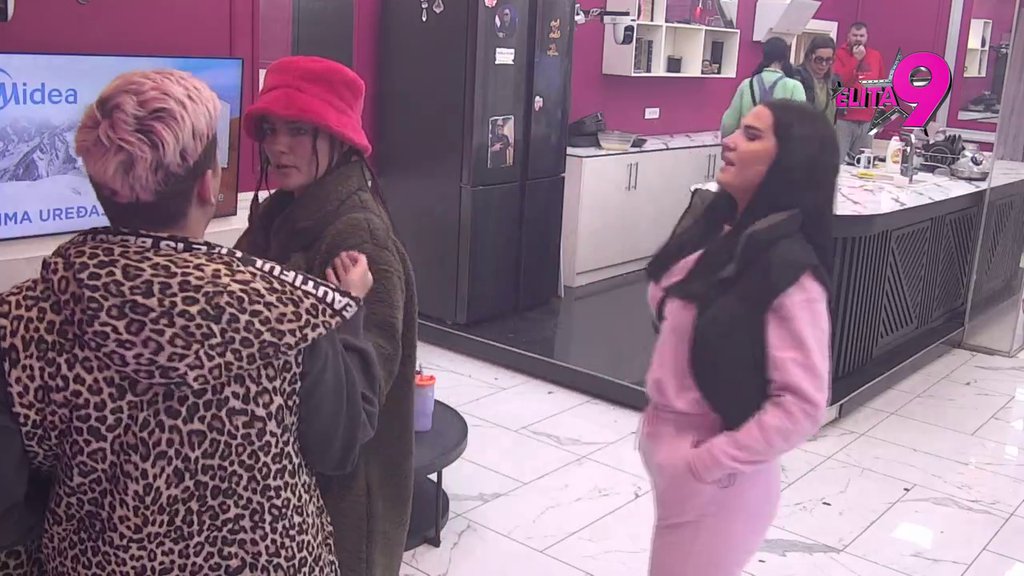 Džaku jedan, iskompleksirana si na Maju: Bukti žestok rat Sandre i Boginje, bivše drugarice se urnišu! (VIDEO)