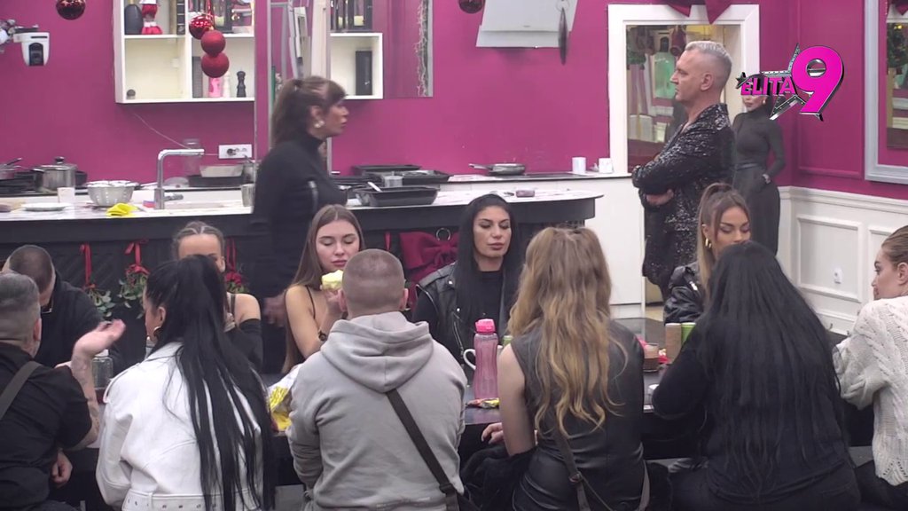 Vi ste monstrumi: Aneli brutalno izvređala Asmina i Mustafu, zbog pretnji da će joj uzeti Noru donela novu odluku! (VIDEO)