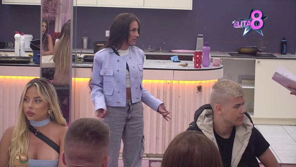 POPADALE IM VILICE! Matora oštro demantovala Erminu, Stefani je URNISALA zbog priča da je bila sa svojim OČUHOM, a onda je Mateja dokrajčio: Tebi ona ODMAŽE, prvo... (VIDEO)