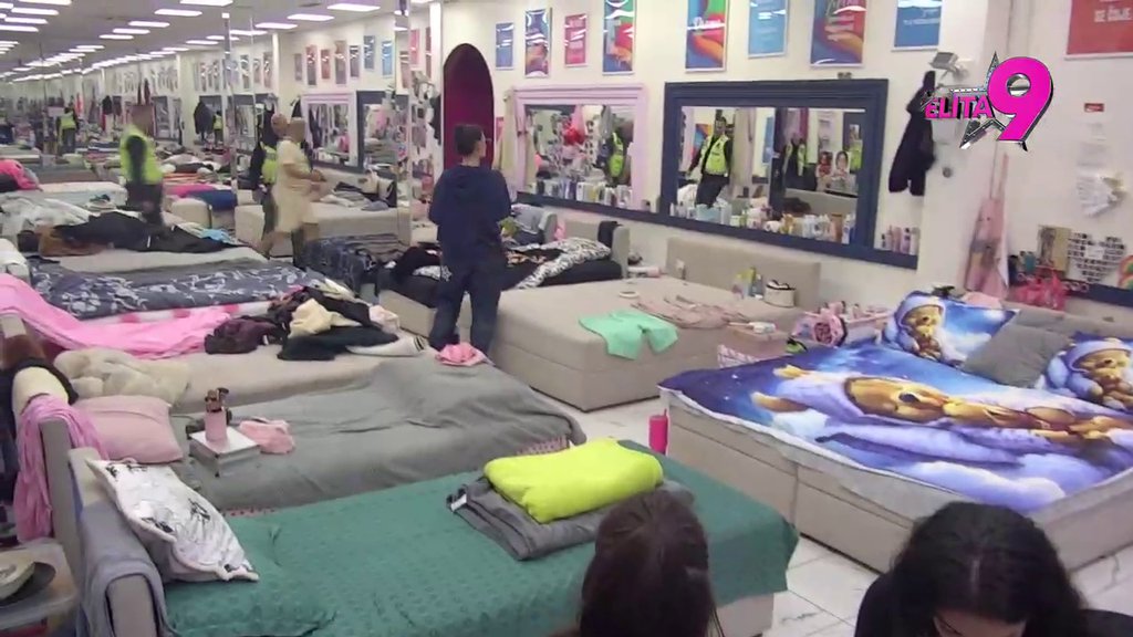 NE SMIRUJU SE: Bora krenuo da se obračuna sa Anastasijom, obezbeđenje doletelo (VIDEO)