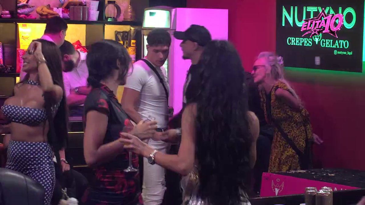Sviđaš mu se, nego se pravi: Poršelina uverava Lauru da je Karić bacio oko na nju! (VIDEO)